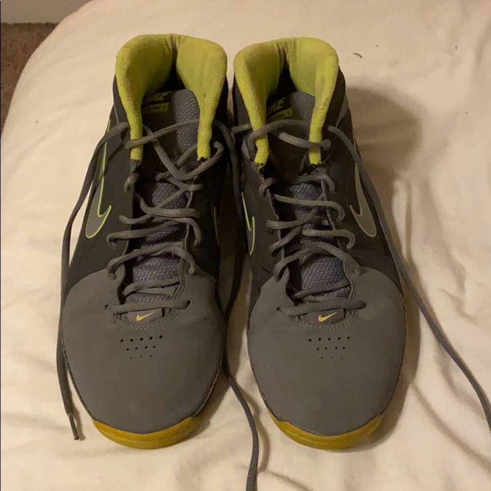 Men’s Basketball Shoes. Nike Air Visi 3